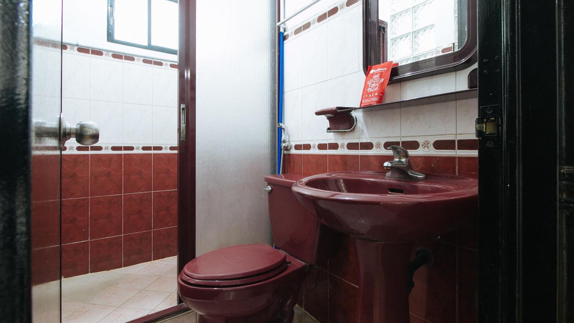 Reddoorz At Plus Villa Gloria Taguig Exterior photo