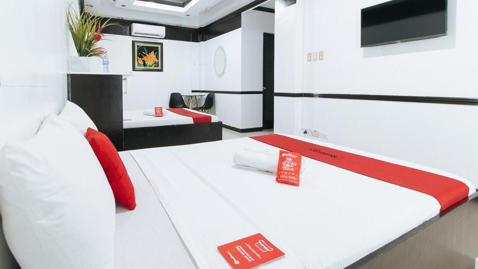 Reddoorz At Plus Villa Gloria Taguig Exterior photo