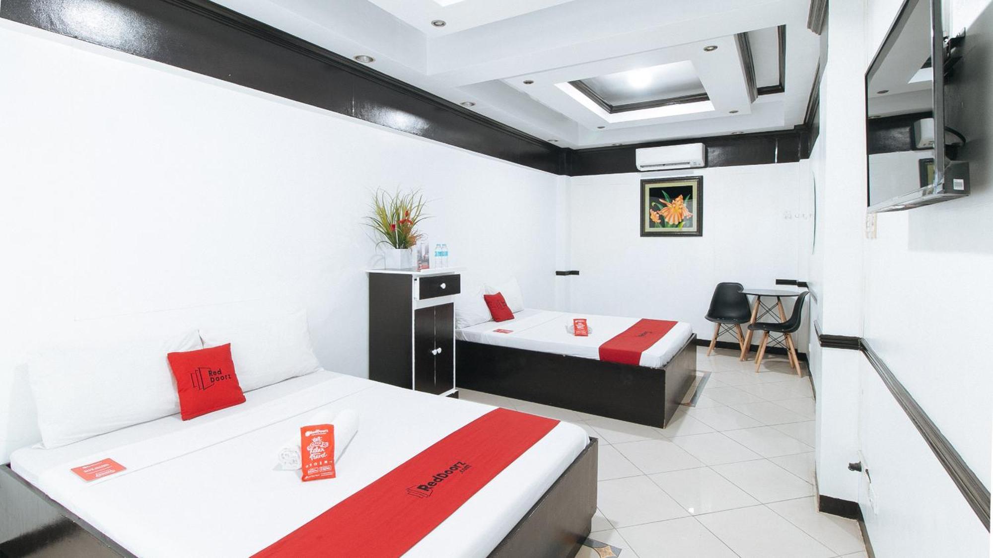 Reddoorz At Plus Villa Gloria Taguig Exterior photo