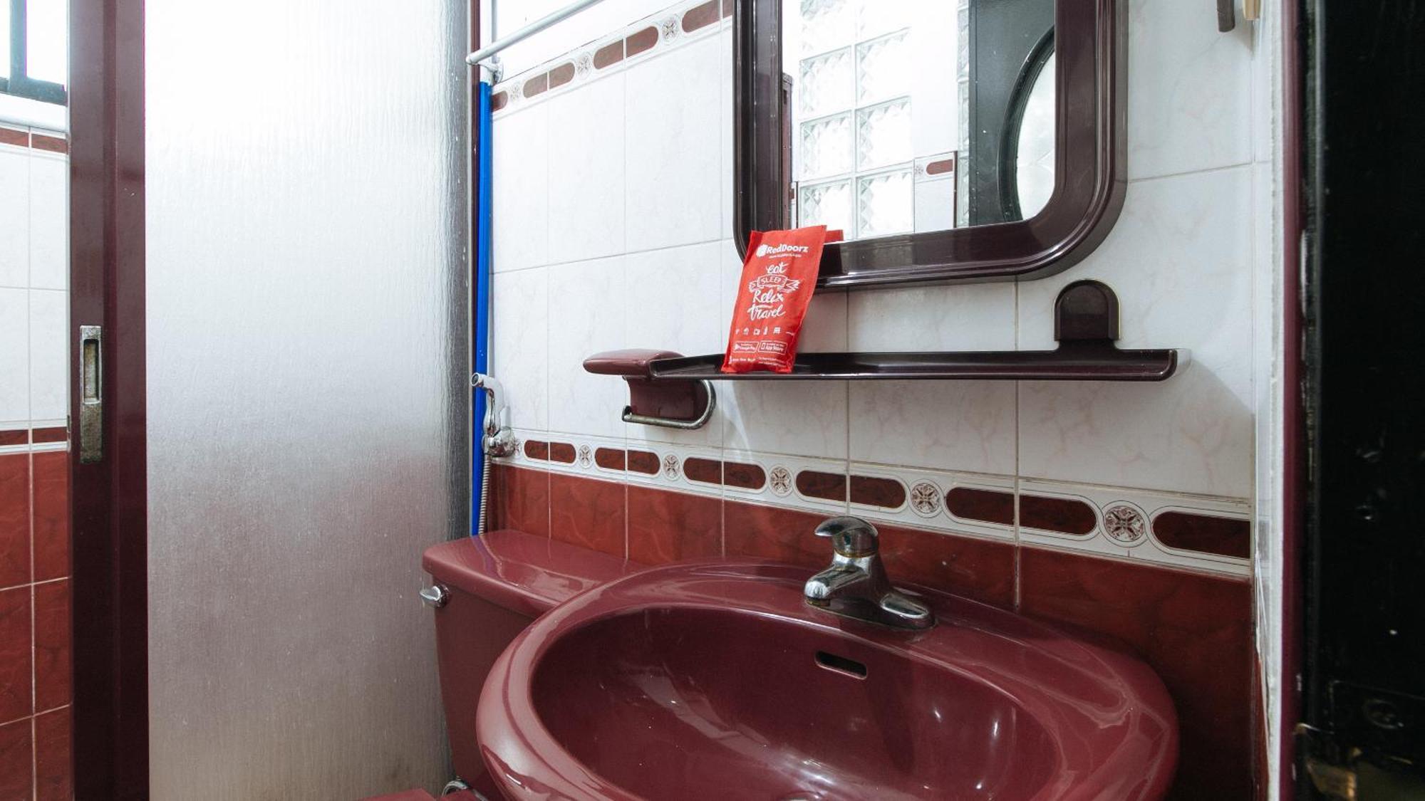 Reddoorz At Plus Villa Gloria Taguig Exterior photo