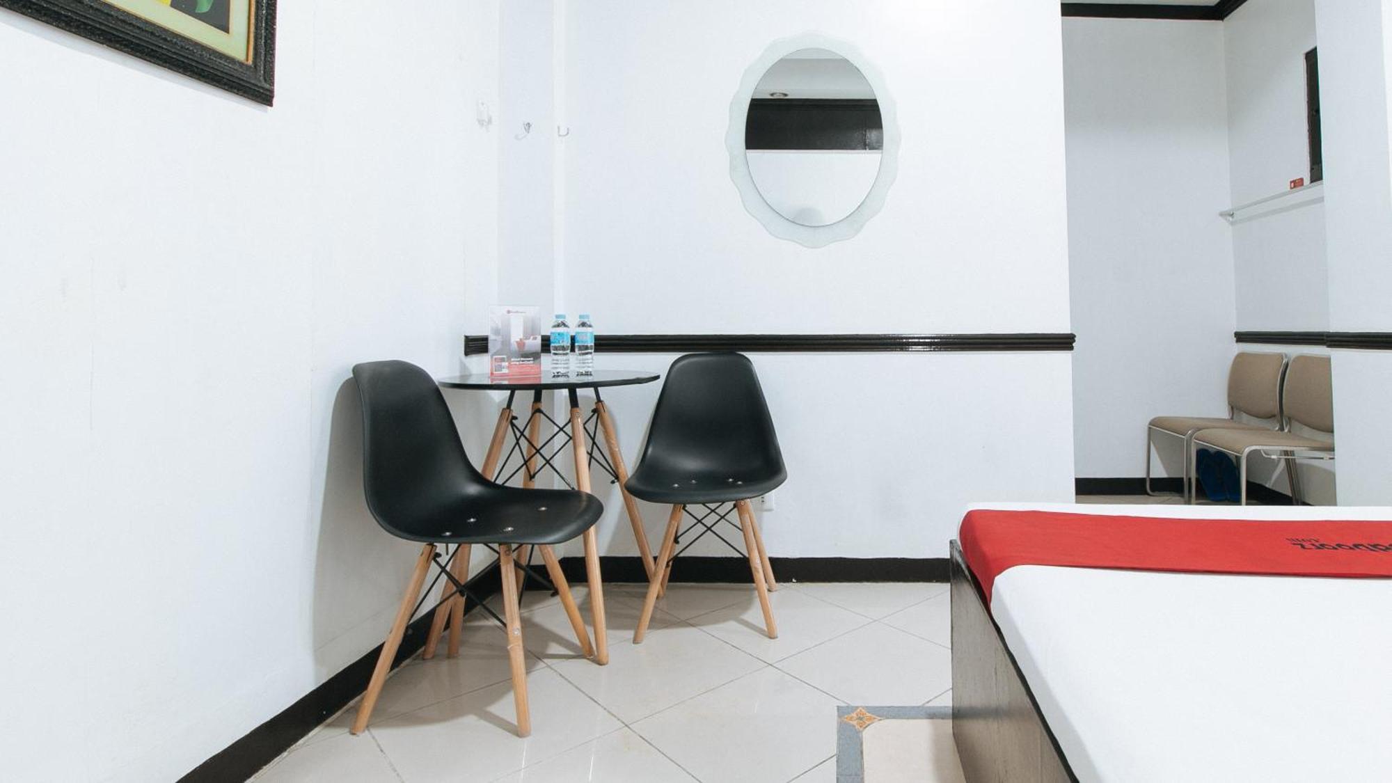 Reddoorz At Plus Villa Gloria Taguig Exterior photo