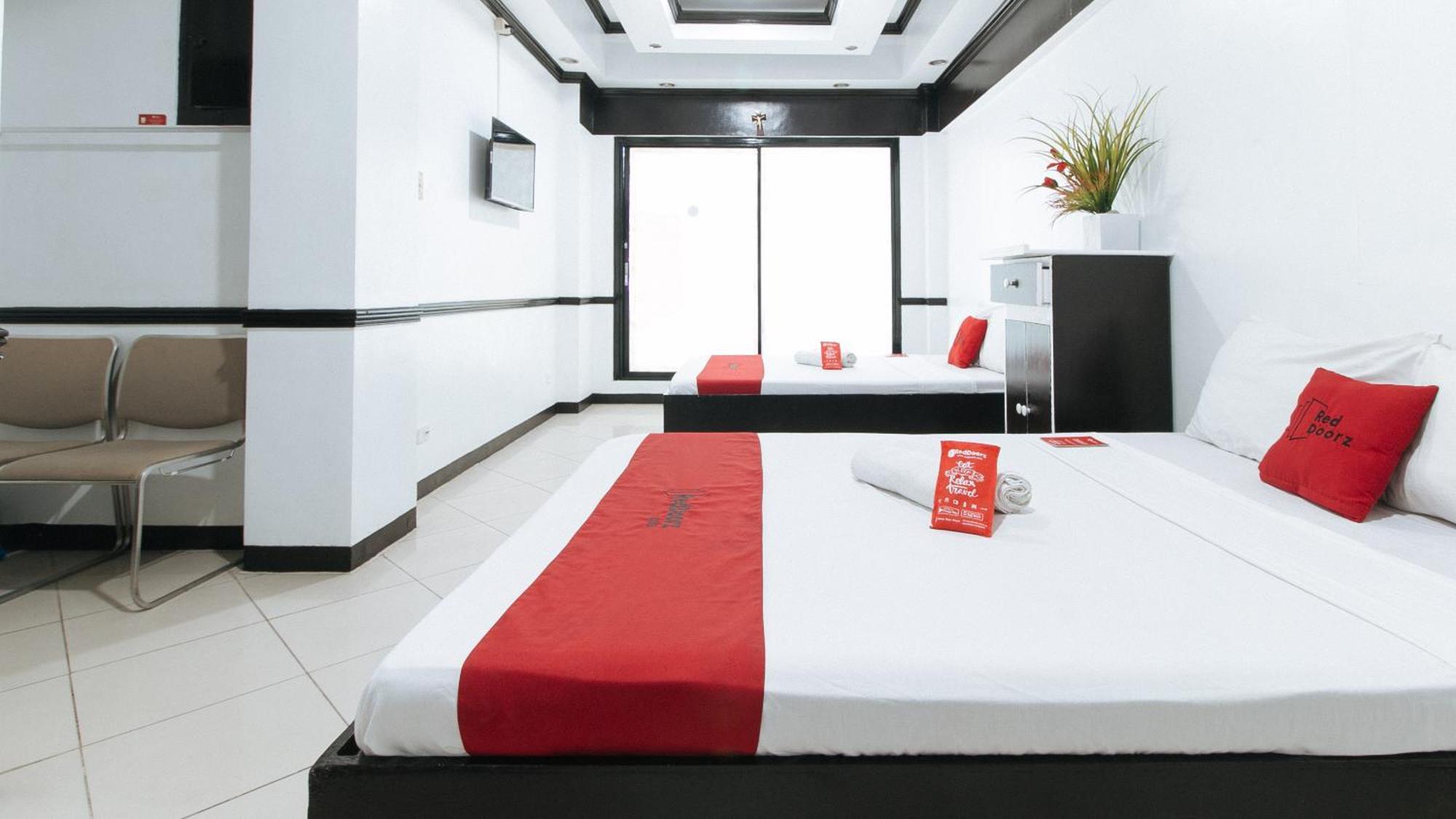 Reddoorz At Plus Villa Gloria Taguig Exterior photo