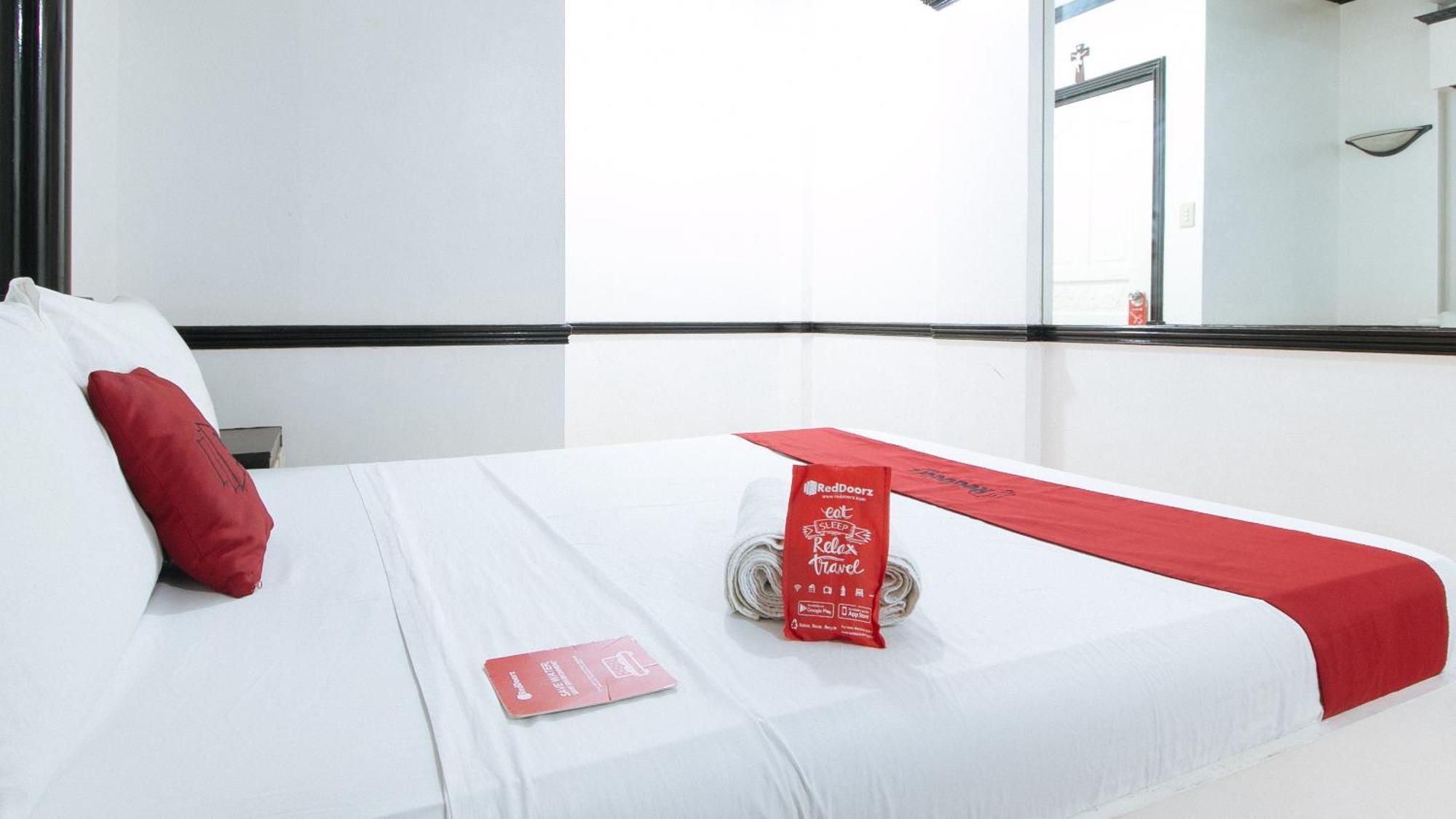 Reddoorz At Plus Villa Gloria Taguig Exterior photo