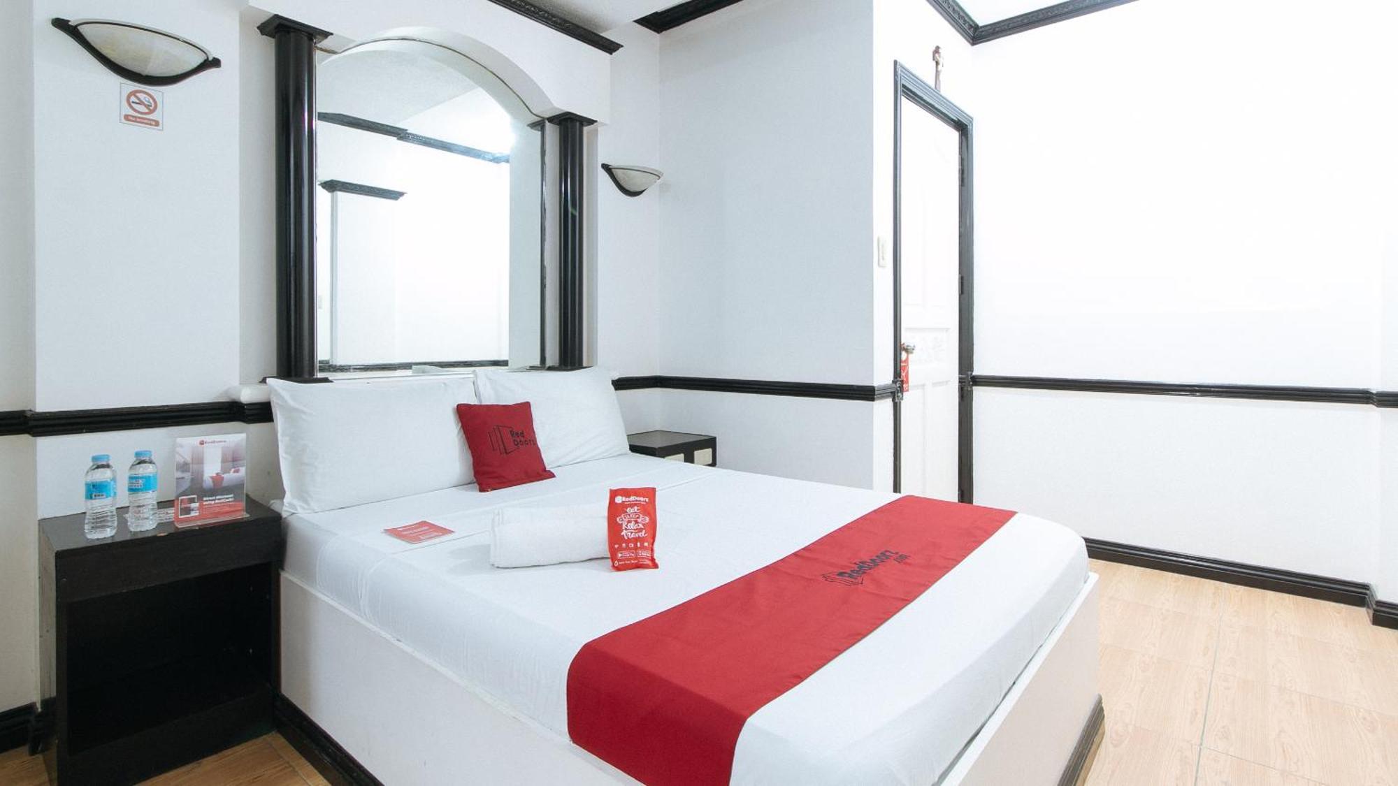 Reddoorz At Plus Villa Gloria Taguig Exterior photo