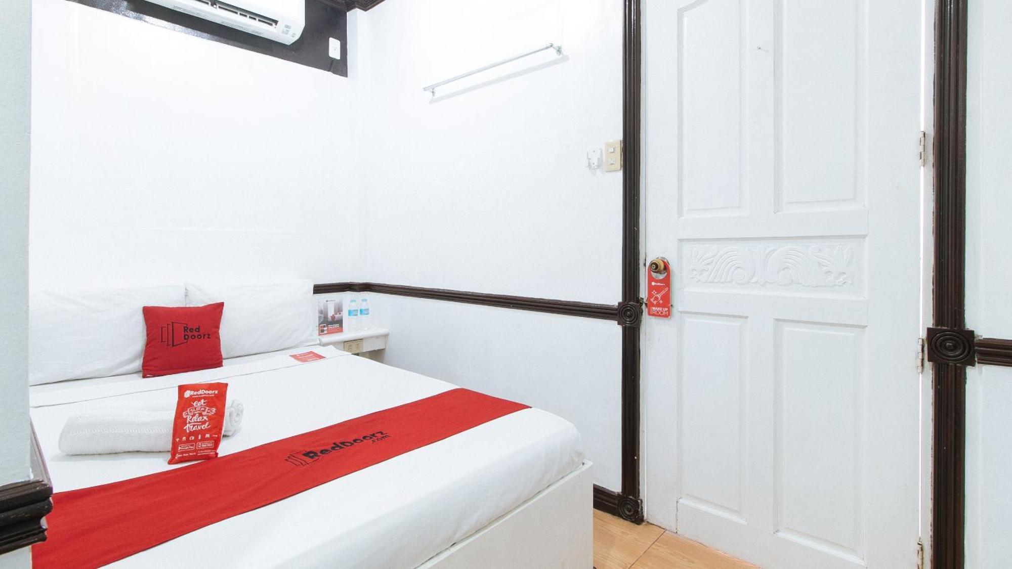 Reddoorz At Plus Villa Gloria Taguig Exterior photo