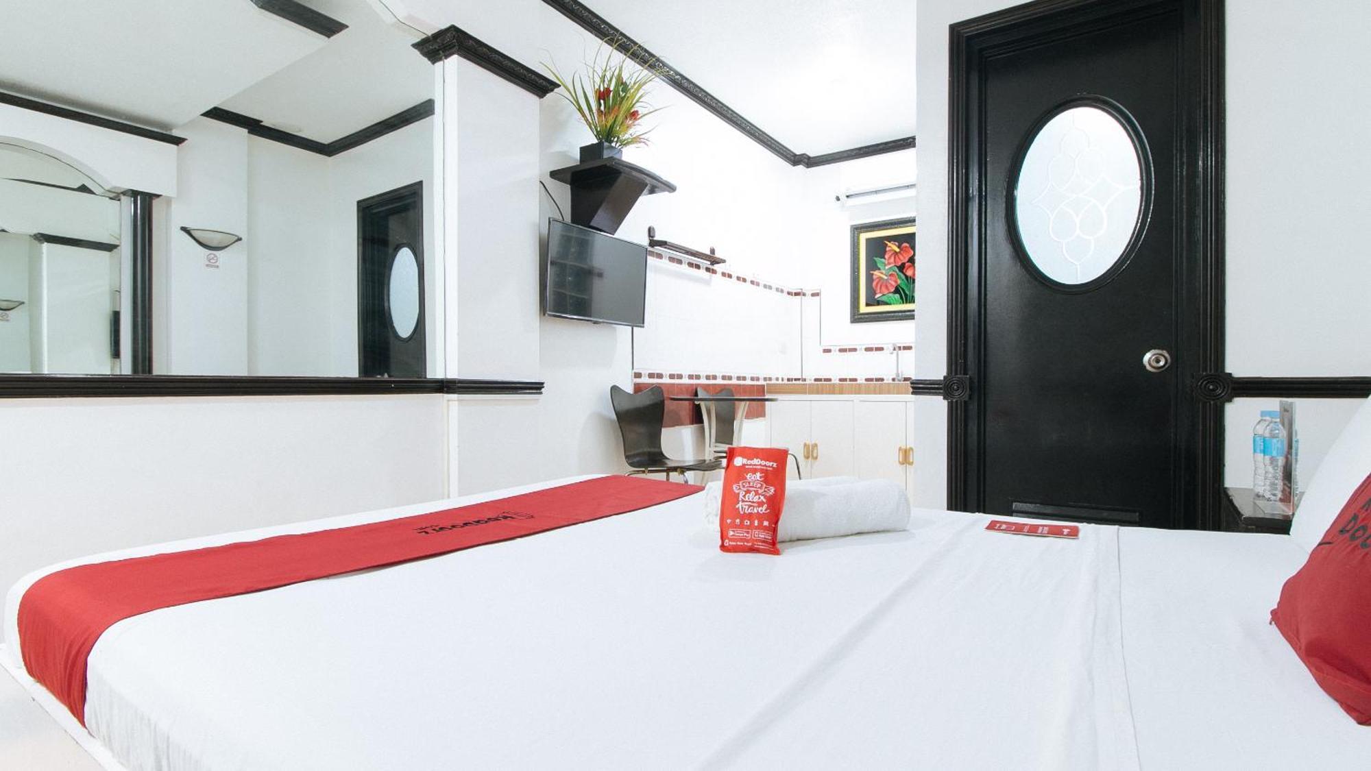Reddoorz At Plus Villa Gloria Taguig Exterior photo