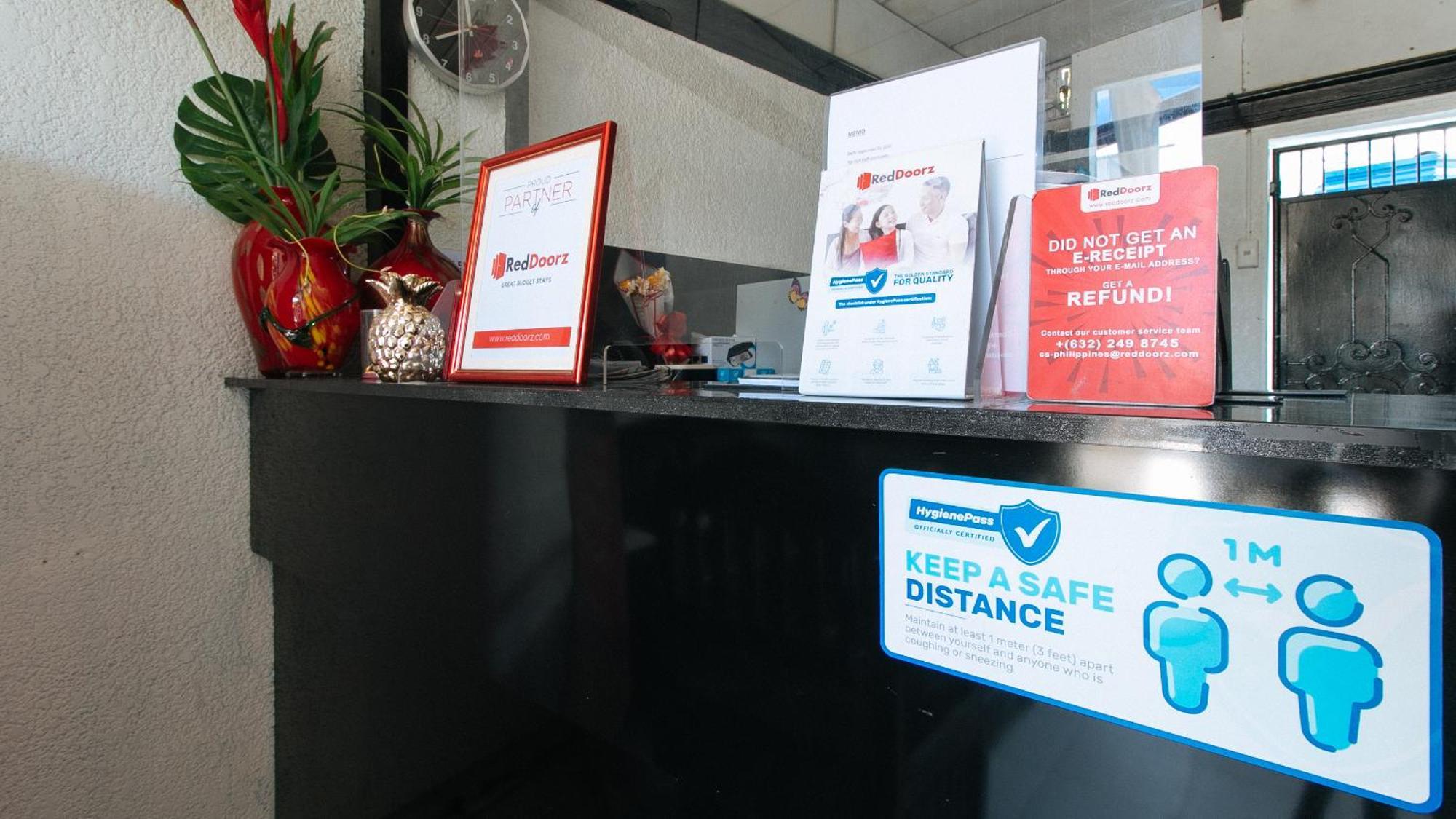 Reddoorz At Plus Villa Gloria Taguig Exterior photo